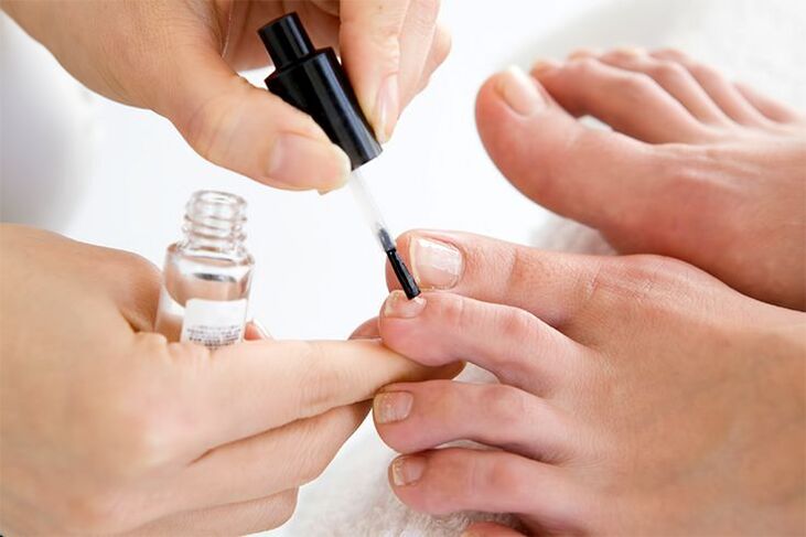 tırnak mantarına karşı vernikler